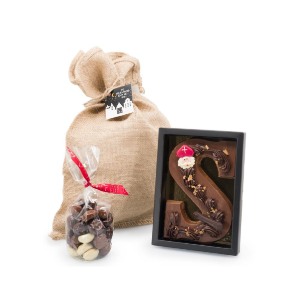 Jute zak met chocoladeletter en kruidnoten
