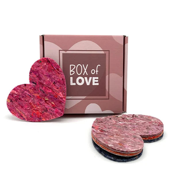 Box of Love met recycled vilt hartfiguren